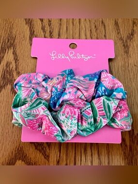 Lilly Pulitzer Splendor in the Sand & Coming in Hot Scrunchie Set